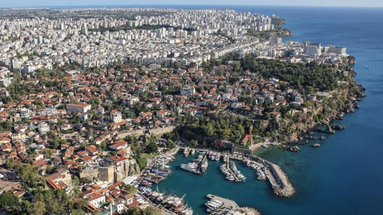 Csaknem százezer külföldi telepedett le Antalyában