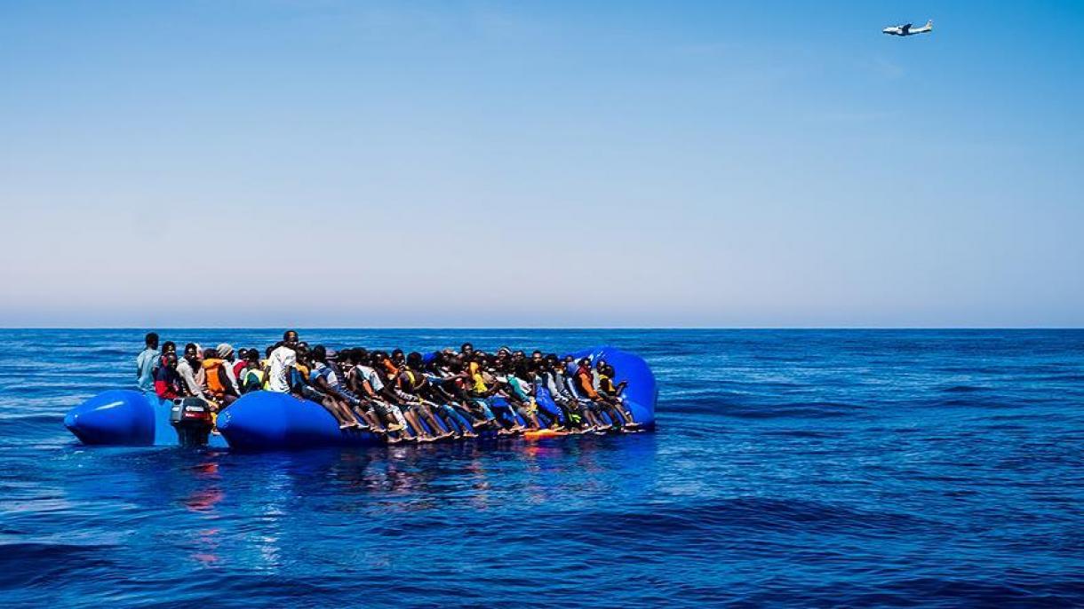 Salvan a 42 inmigrantes subsaharianos de una patera y los llevan a Málaga