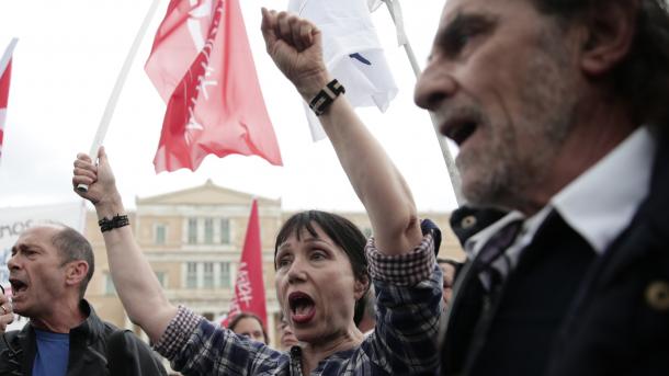 Yunanıstan Parlamenti yeni tədbirlər paketi qəbul edib