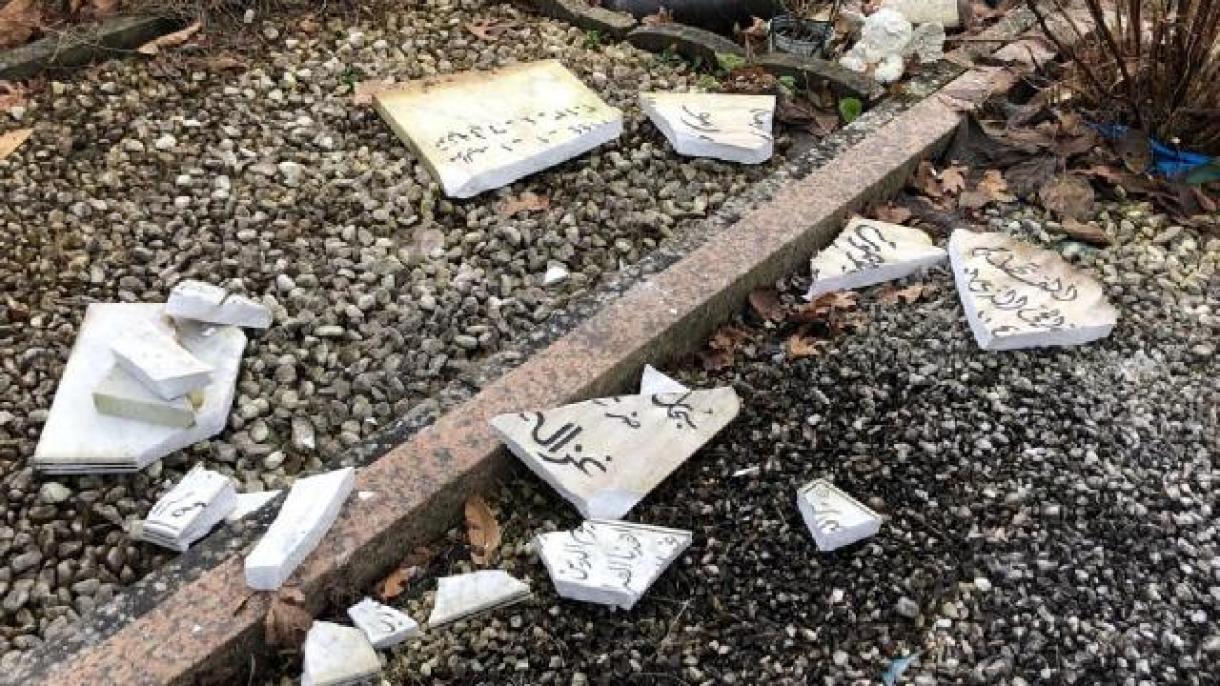 在德国被砸毁的穆斯林公墓举行悼念活动