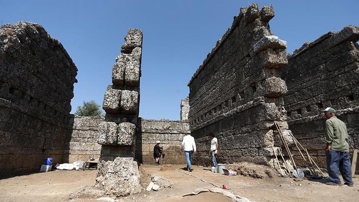 Arxeoloqlar Antalyada 2 min il əvvələ aid dükanlar aşkar etdilər