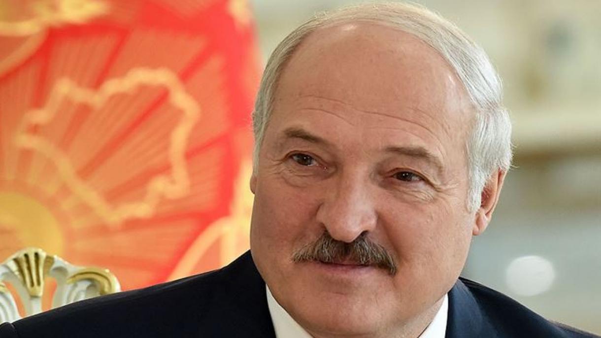 Лукашенко сигнализира готовност за нова конституция