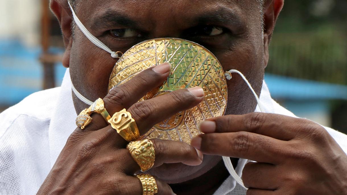 ماسک طلایی تاجر هندی برای مبارزه با کرونا ویروس