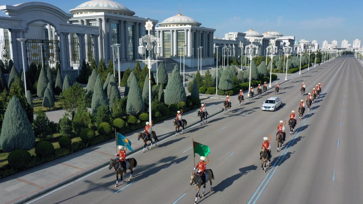 Kazakistan Türkmenistan Berdimuhamedov Kasım Cömert Tokayev3.jpg