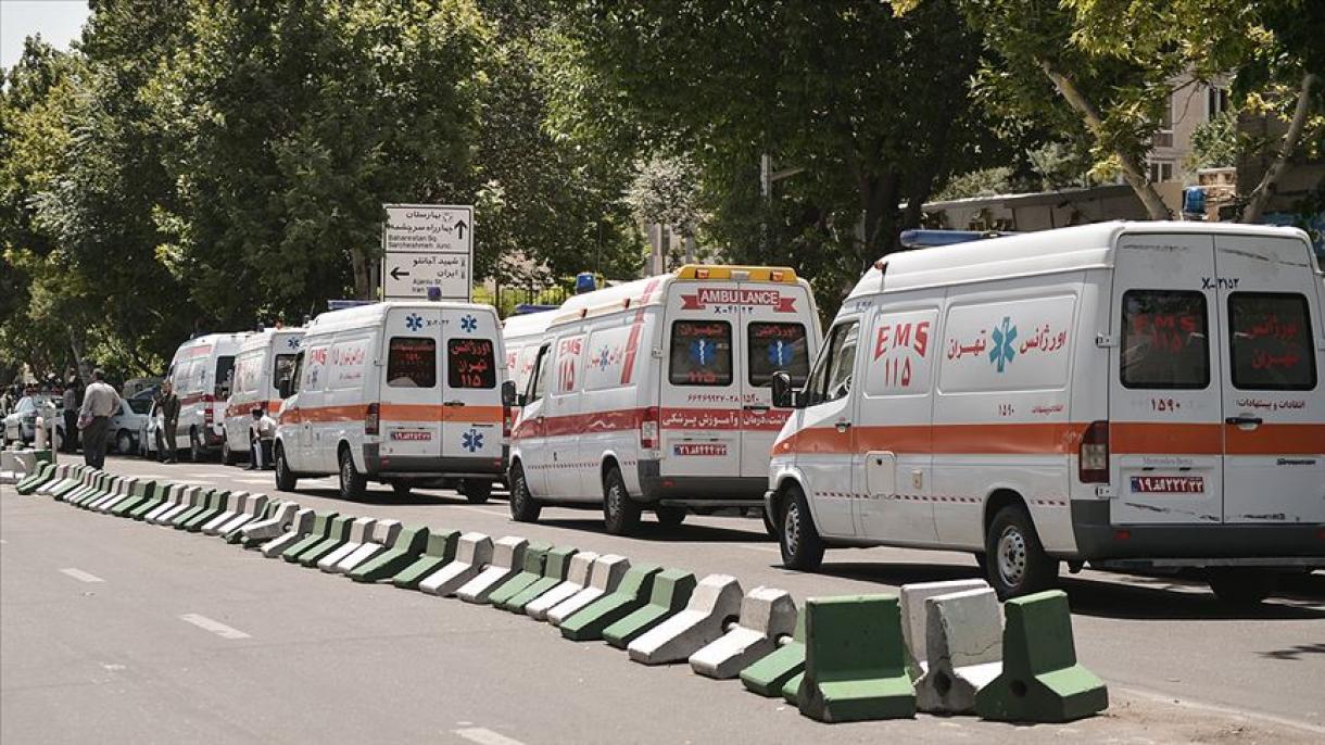 伊朗发生大巴车翻车事故20人死亡