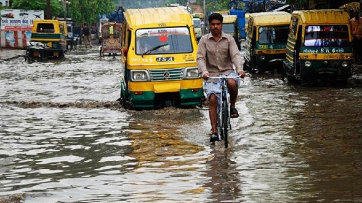 باران های موسون در هندوستان 80 قربانی گرفت