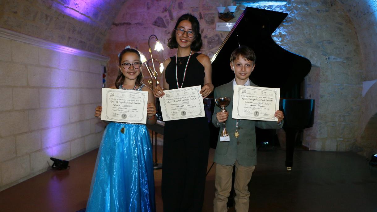 İzmirli pianoçular İtaliyadan birinci olaraq döndülər