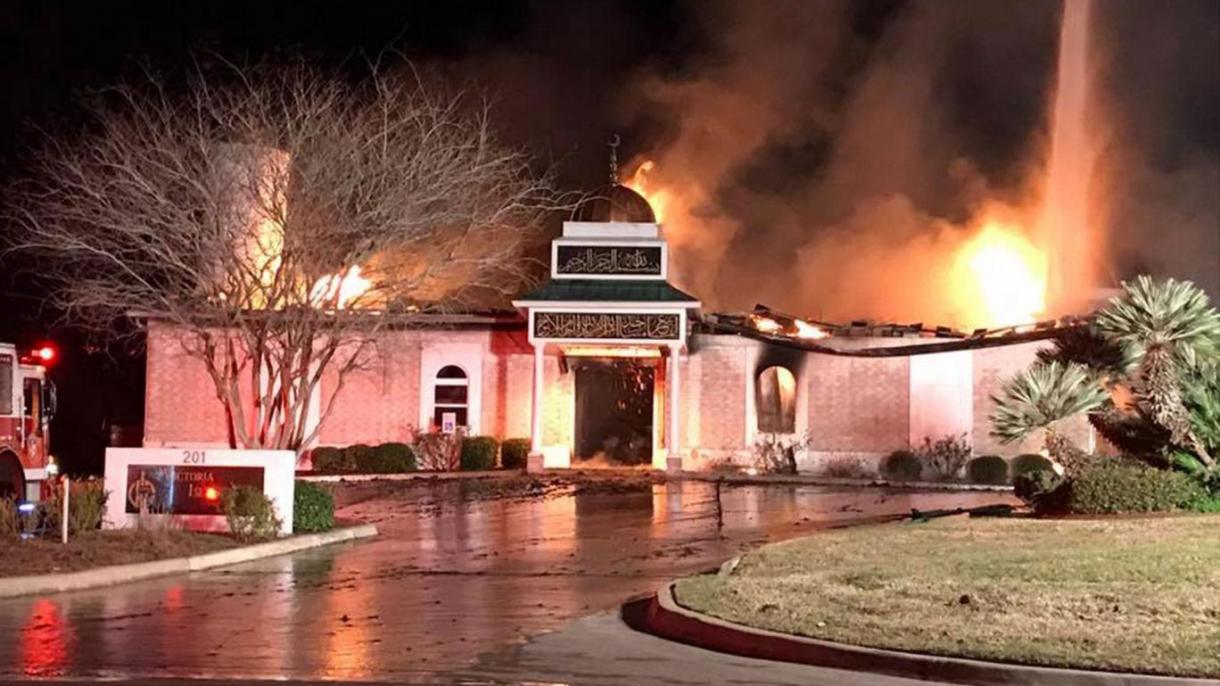 Investigam o incêndio que destruiu mesquita no Texas