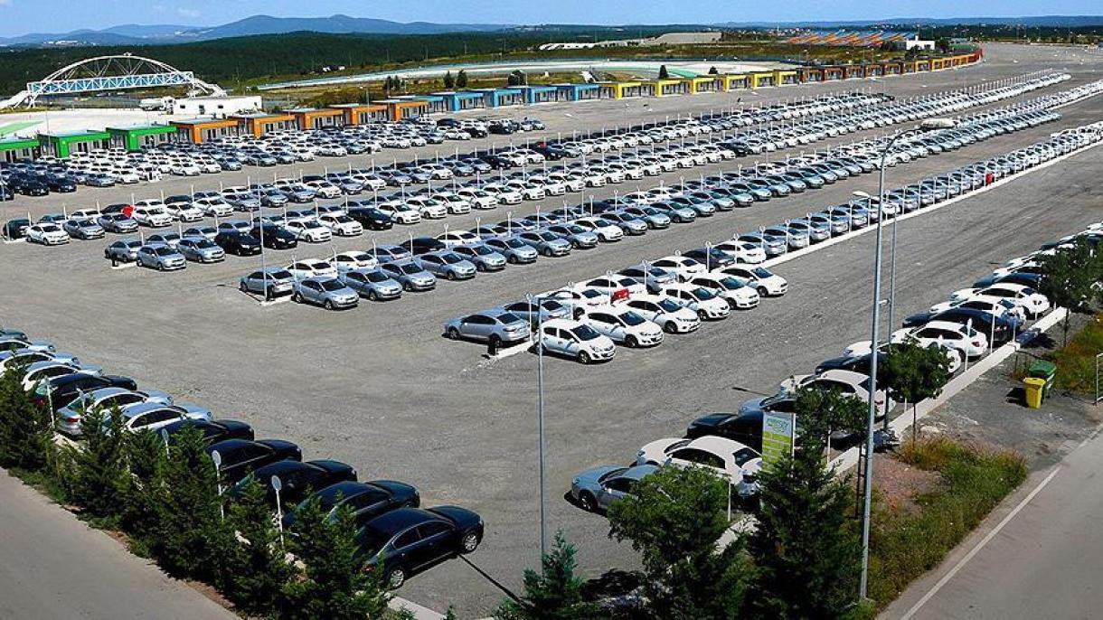 Mercato auto Italia febbraio positivo da 33 mesi, boom vendite ultimo giorno
