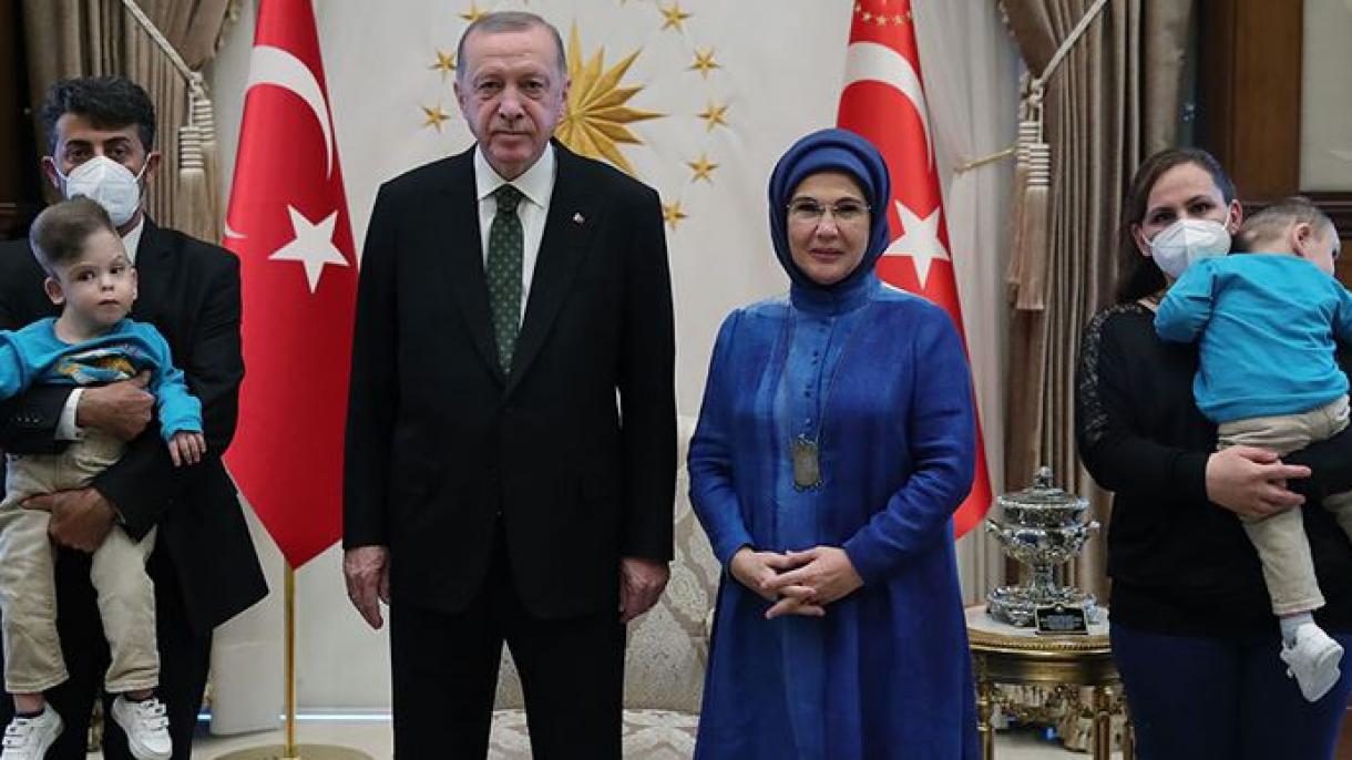 Президент Эрдоган сиам эгиздерин жана алардын дарыгерин кабыл алды