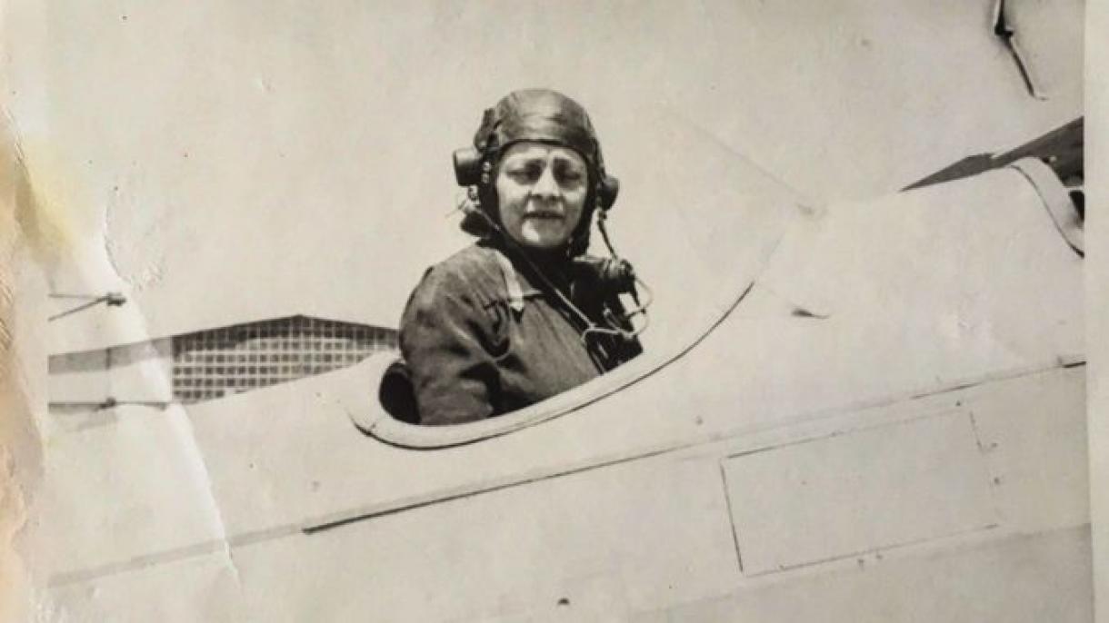 بدریه طاهر گوکمن اولین زنی که در ترکیه موفق به اخذ نشان نیروی هوایی شد