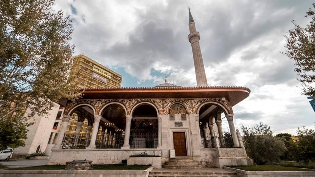 Xhamia e Et'hem Beut në Tiranë e restauruar nga TIKA, u hap për adhurim