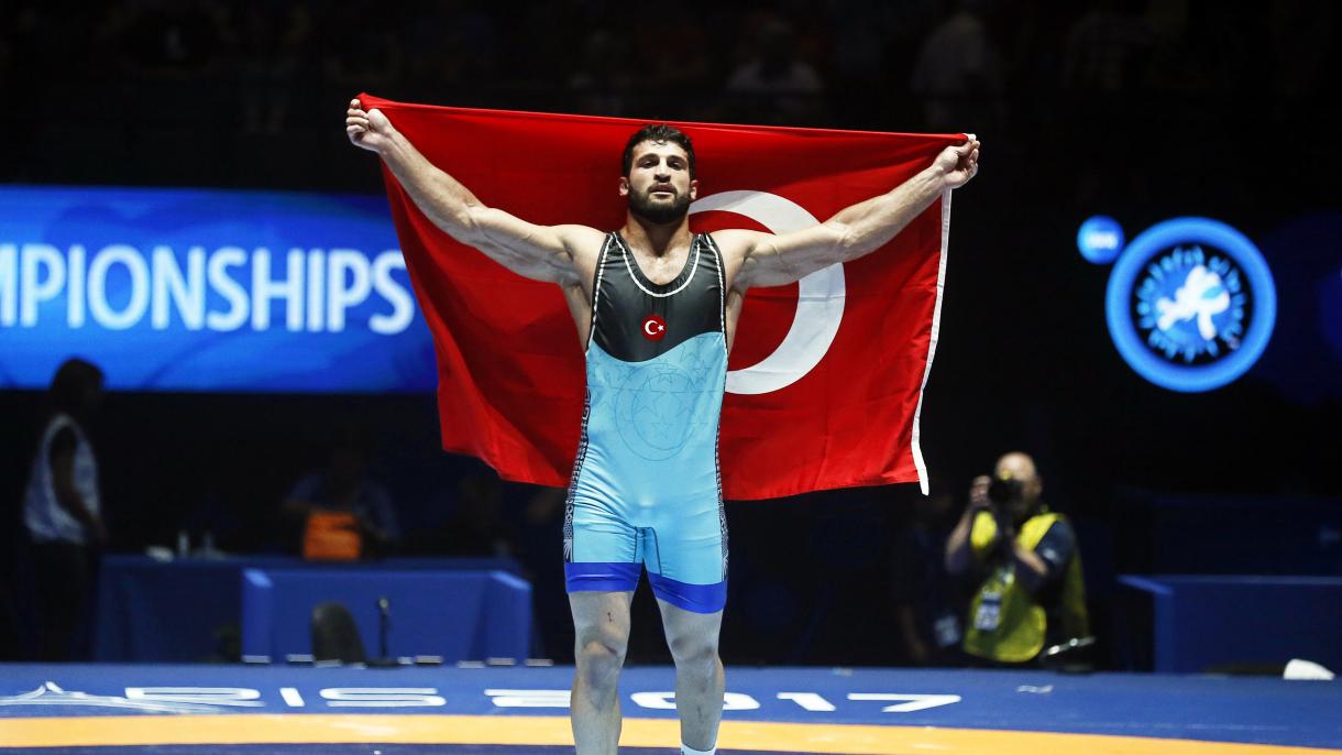 کشتی‌گیر جام قهرمانی کشتی ترکیه قهرمان جهان شد