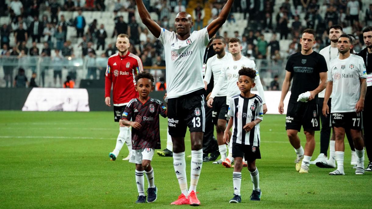 Atiba elbúcsúzott a Beşiktaştól