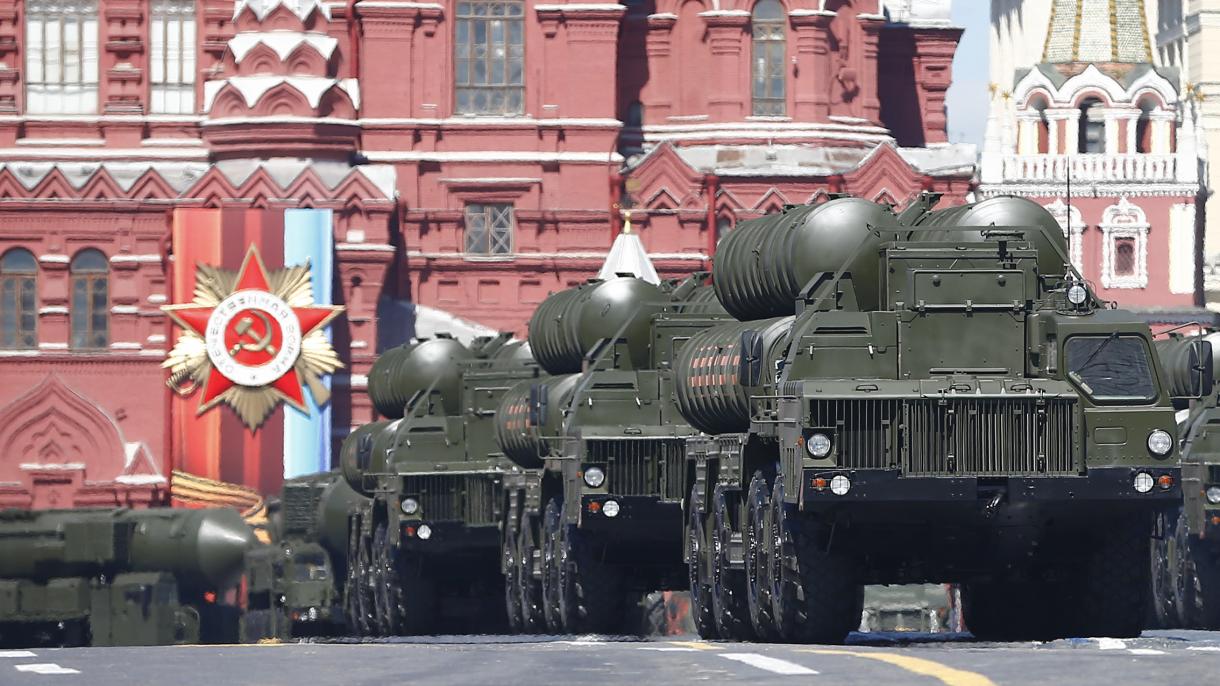 Russiýa II Jahan urşynda nasistlere garşy gazanylan ýeňişiň 72 ýyllygyny belläp geçýär