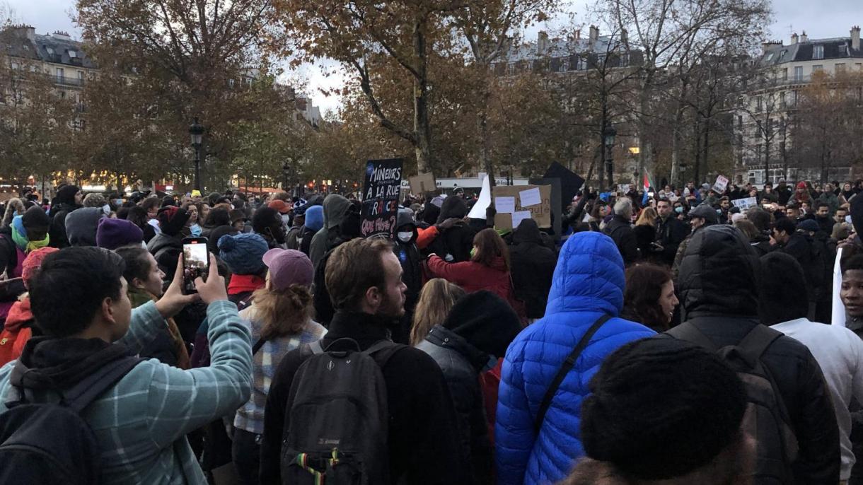 France : manifestation pour mettre fin aux mauvais traitements infligés aux migrants