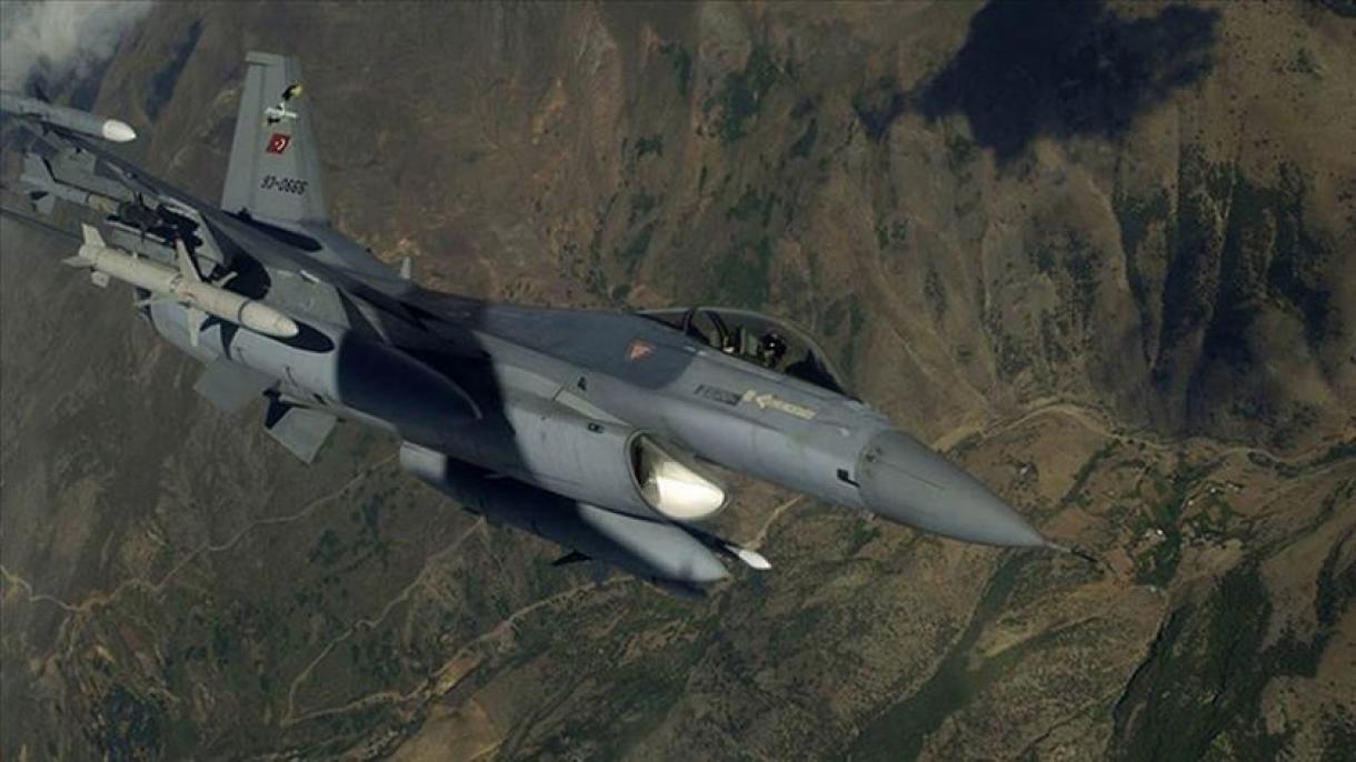 پرواز جنگنده های اف ـ 16 بر فراز حریم هوایی شرق رود فرات در سوریه