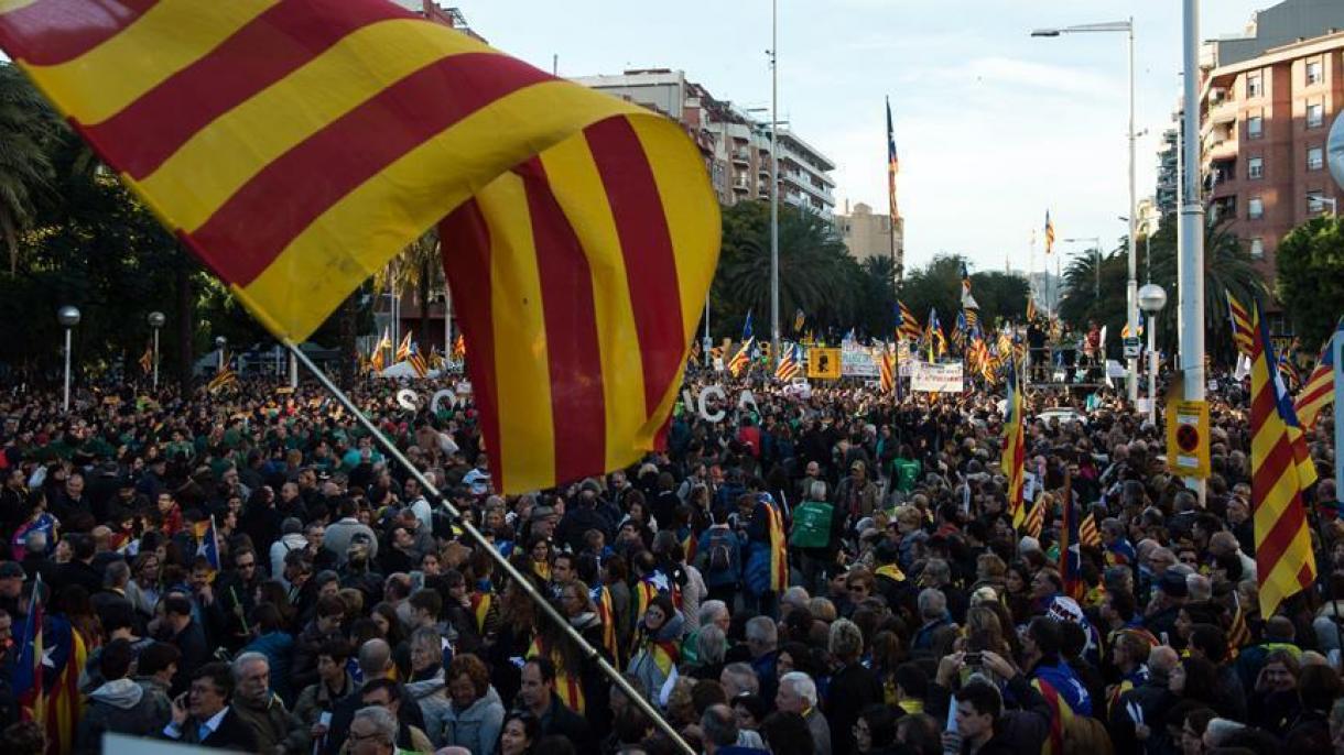 Protesta në Barcelonë për lirimin e politikanëve të burgosur katalanas