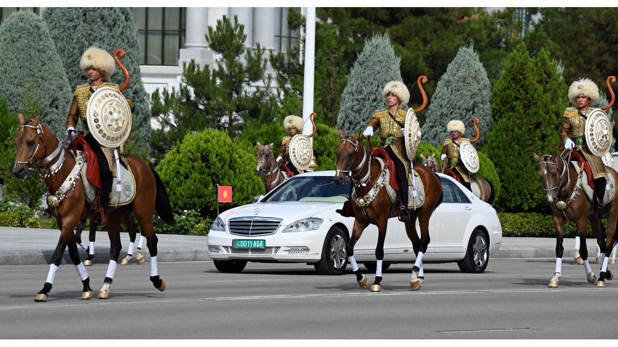 Sadır Caparov Türkmenistan 4.jpg