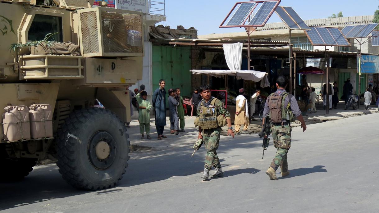 افغانستانده امنیتی پرسونل، بیر بانک نینگ ایشلاوچیلری گه هجوم اویوشتیرگن