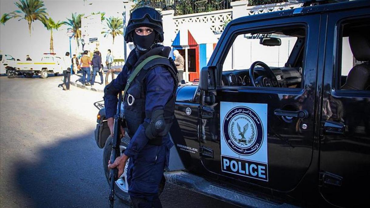 تروریستها در مصر بسوی نمازگزاران بمب پرتاب کردند