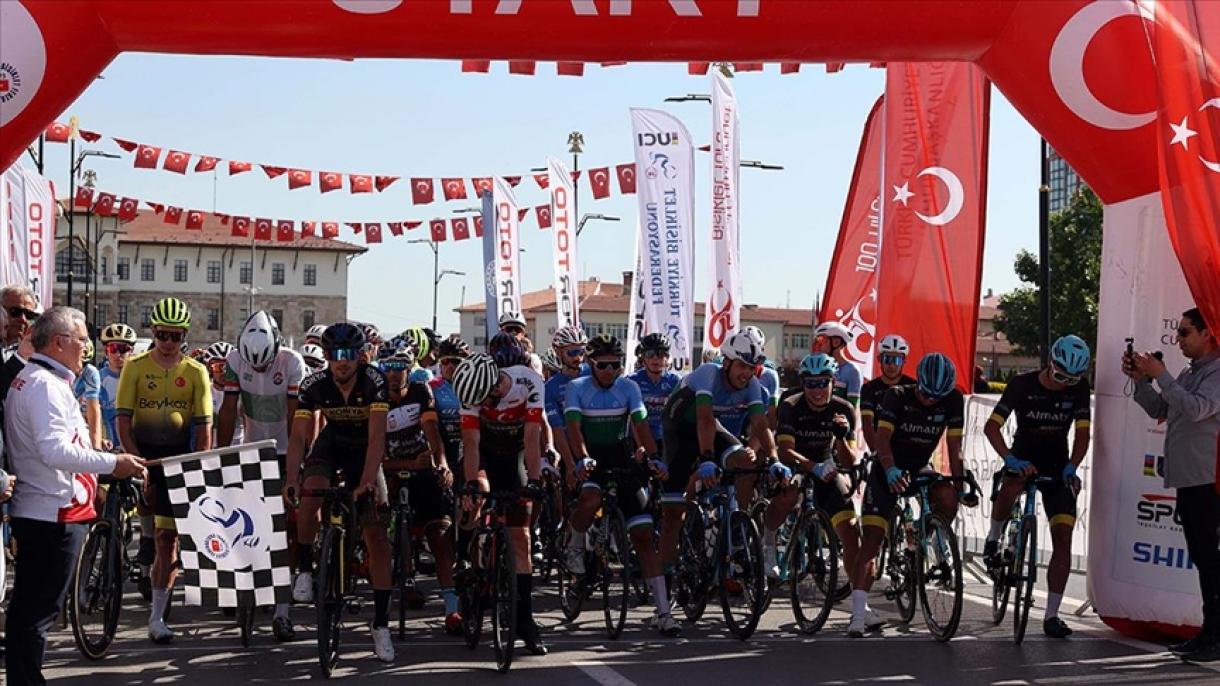 100-yillik Respublika velosportining Sivas-Amasya bosqichi boshlandi