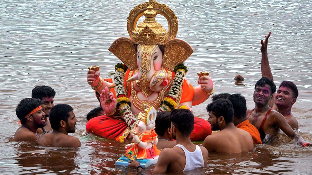 Índia: dezenas de mortos na imersão de Deus Ganesha