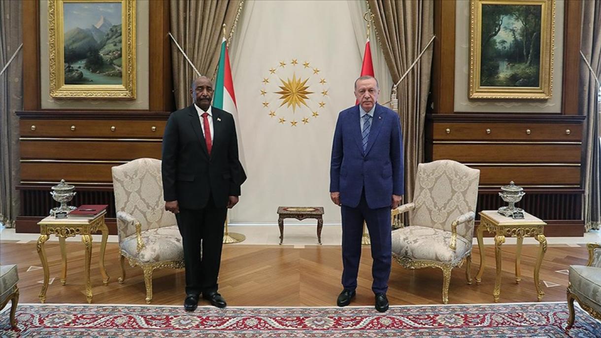 Erdoğan a szudáni helyzetről tárgyalt a Szudáni Szuverenitási Tanács vezetőjével