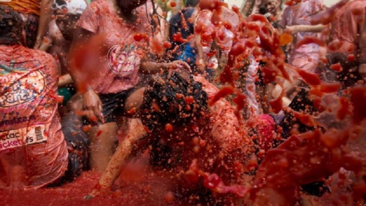Spanjë - Festivali La Tomatina mbledh 22 mijë vetë në një vend