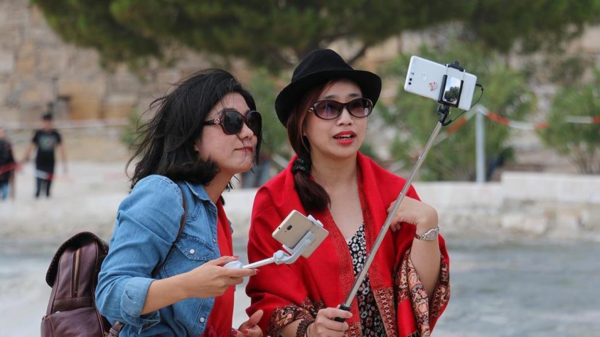 中国游客去年出国旅游消费1150亿美元