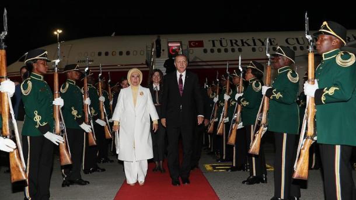 Presidente Erdogan está em Johannesburgo para participar da 10ª Cúpula dos BRICS