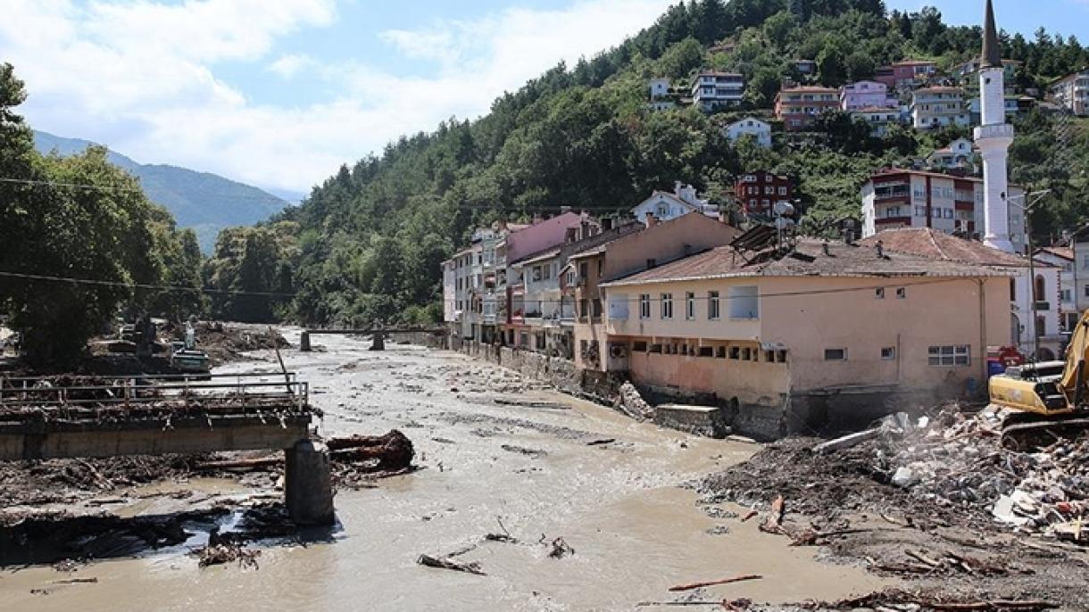 Броят на жертвите от наводнението в Турция се увеличи до 81