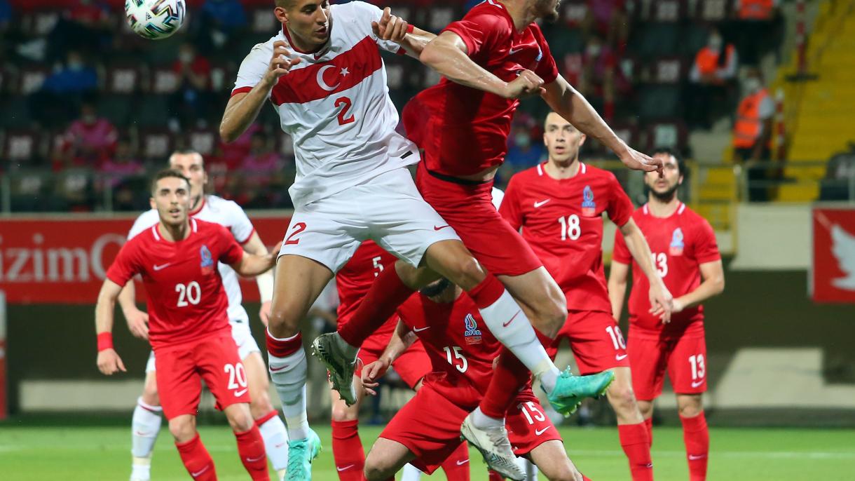 La selección turca de futbol derrotó a la de Azerbaiyán