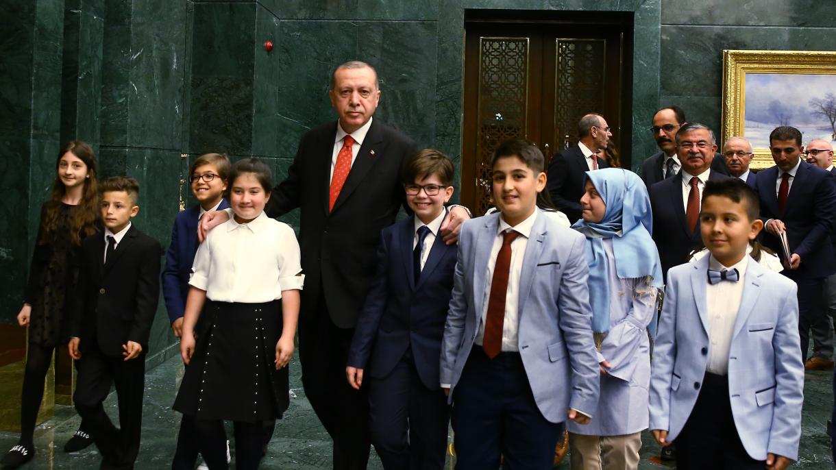 اردوغان در چهارچوب مراسم 23 ام آوریل کودکان را بحضور پذیرفت