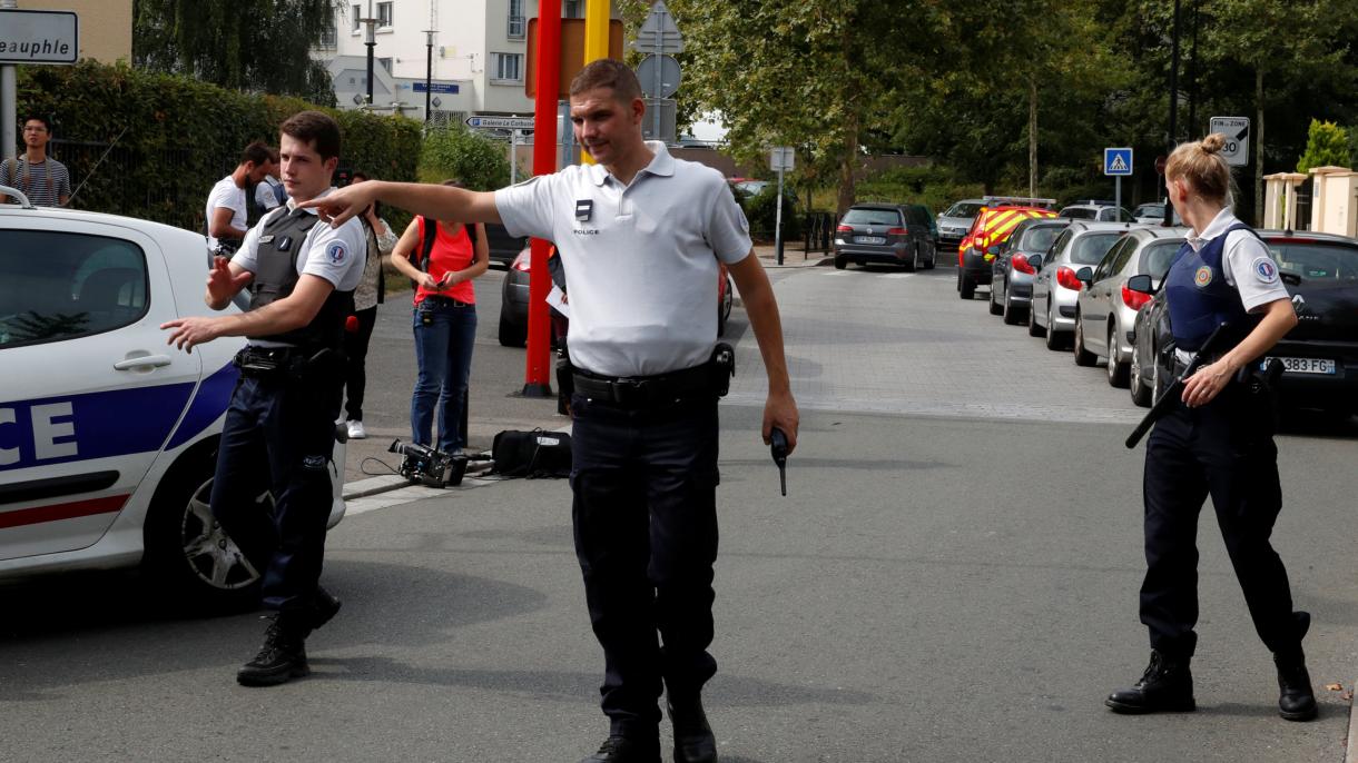 法国发生刀袭事件 两人丧生