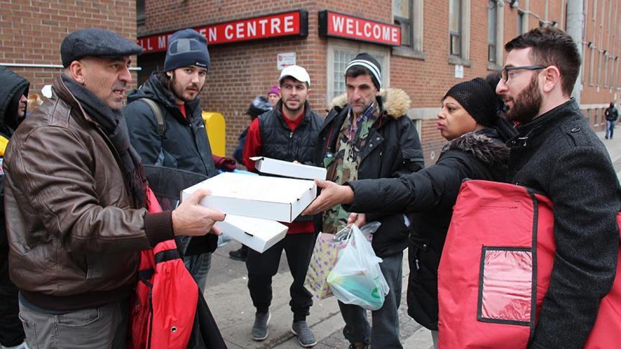 Canada : Le propriétaire turc d’une pizzeria célèbre offre des pizzas et des vêtements aux SDF