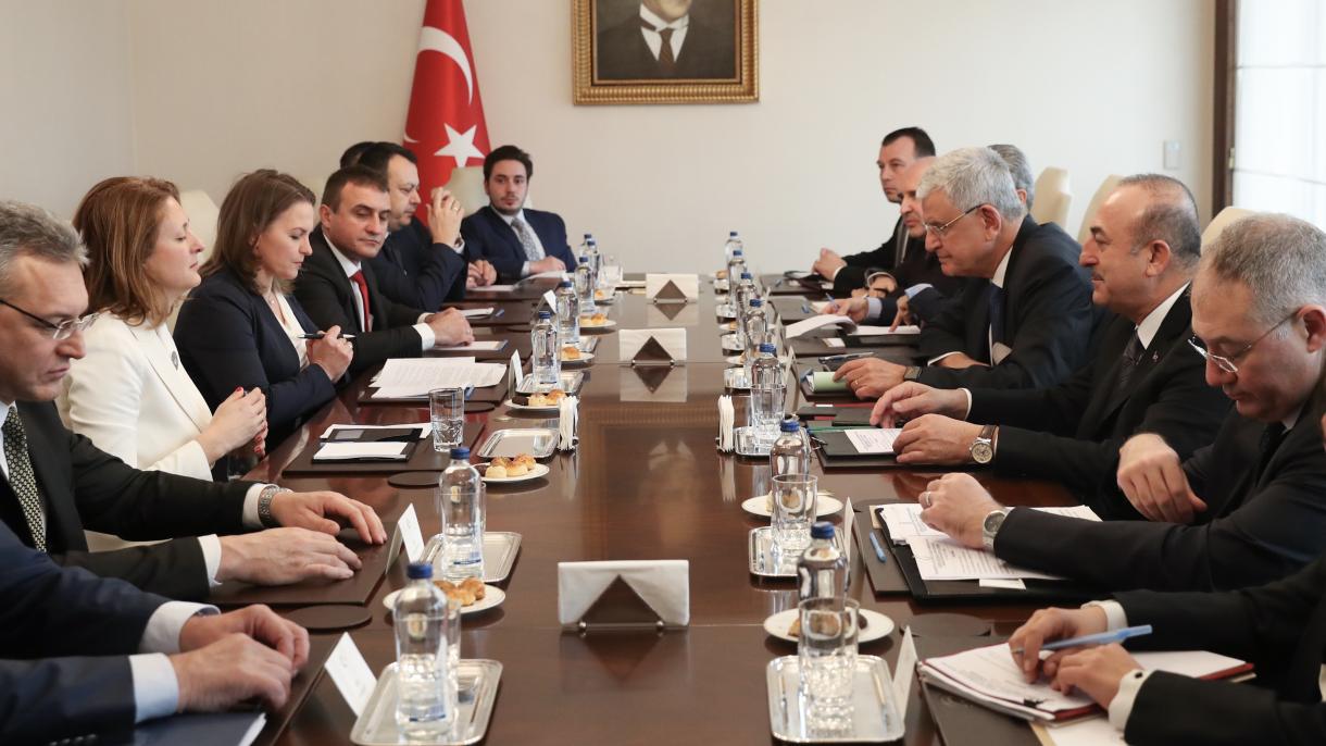 Ministro dos Negócios Estrangeiros Çavuşoğlu recebeu a delegação búlgara