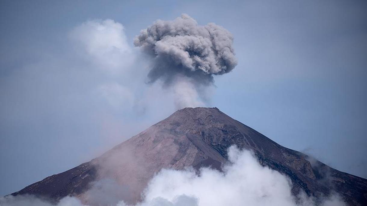 Volcán de Fuego se resiste a la calma