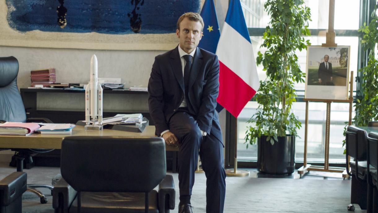Francia, in arrivo oggi dimissioni ministro Economia Macron