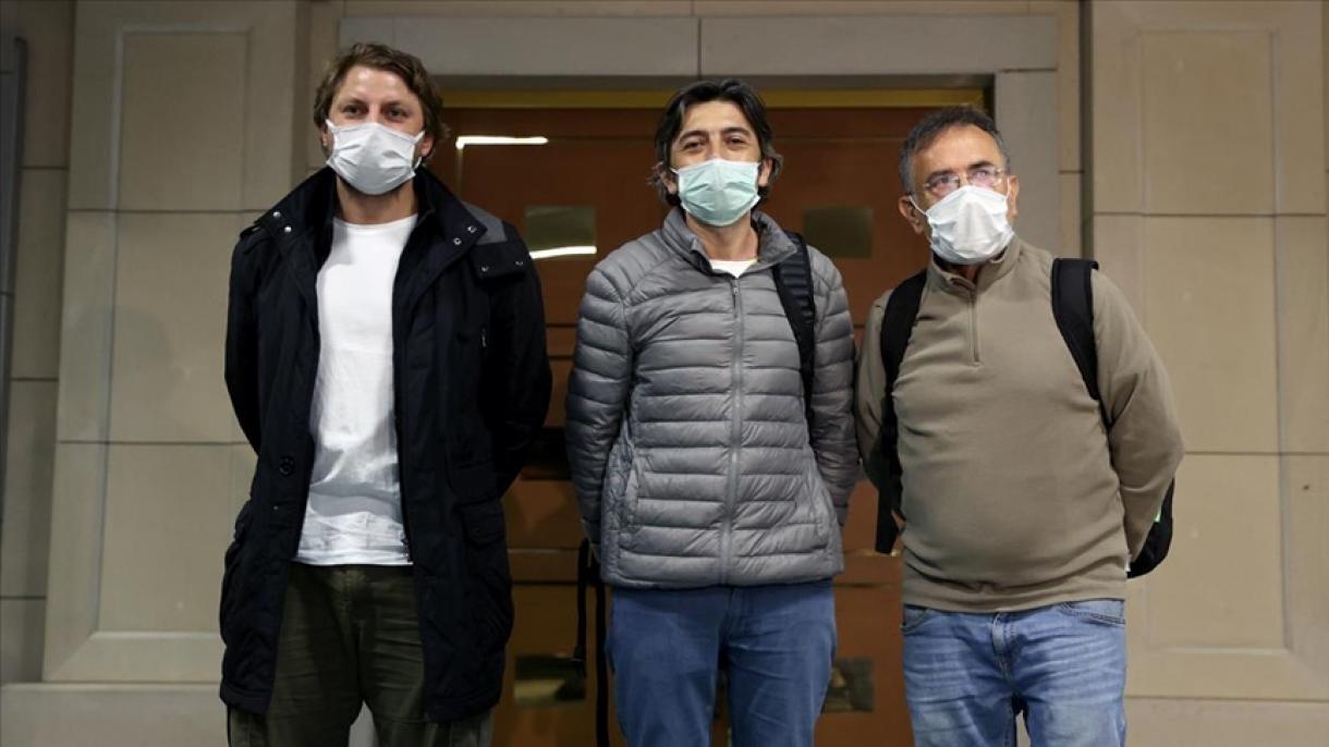 Os três marinheiros turcos sobreviventes do ataque pirata já estão na Turquia