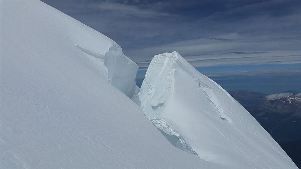 Lezuhant egy jégtömb az Alpok olasz oldalán