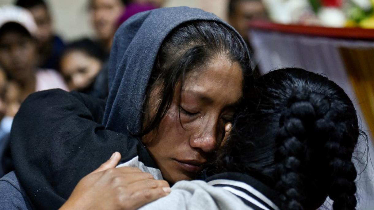 Piden renuncia de dos ministros en Colombia por masacre indígena