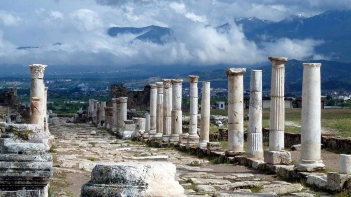 Laodikiya antik şəhəri_Türkiyə_02.jpg