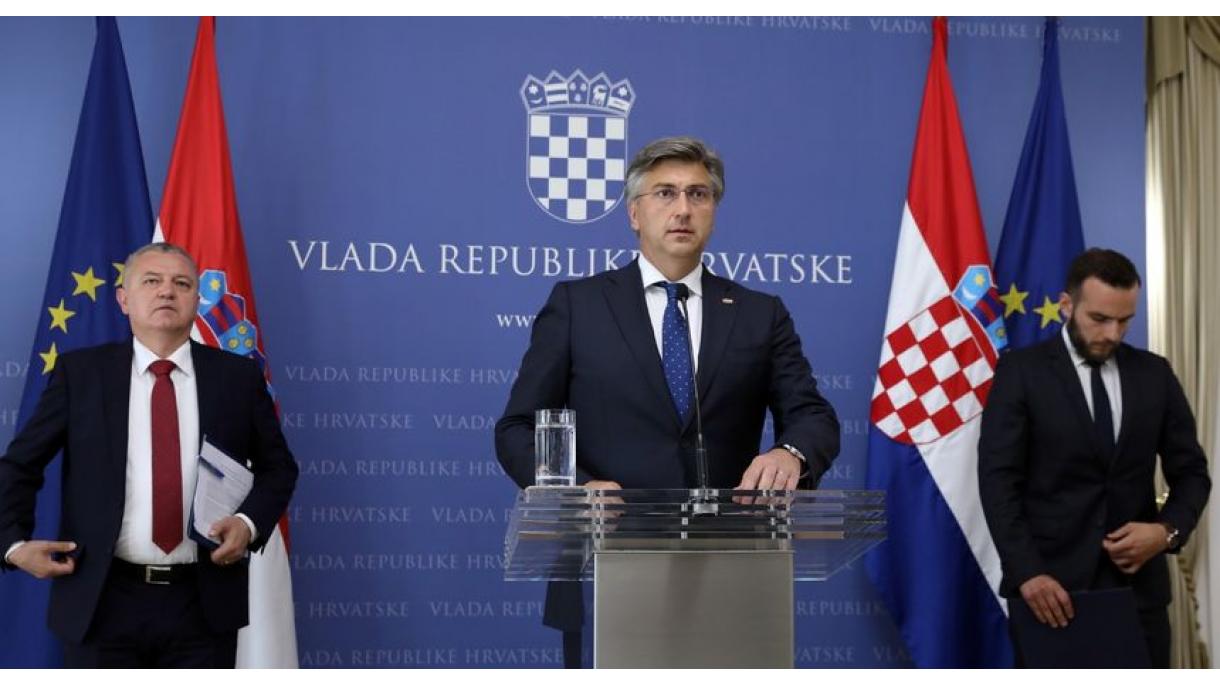 Plenković se upisao u knjigu žalosti povodom smrti Milana Bandića