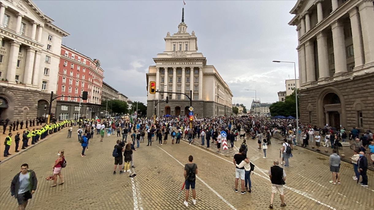 България олекотява ограниченията....