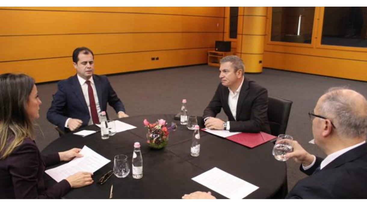 Më në fund, palët politike në Shqipëri ulen në tryezën ë dialogut për reformën zgjedhore