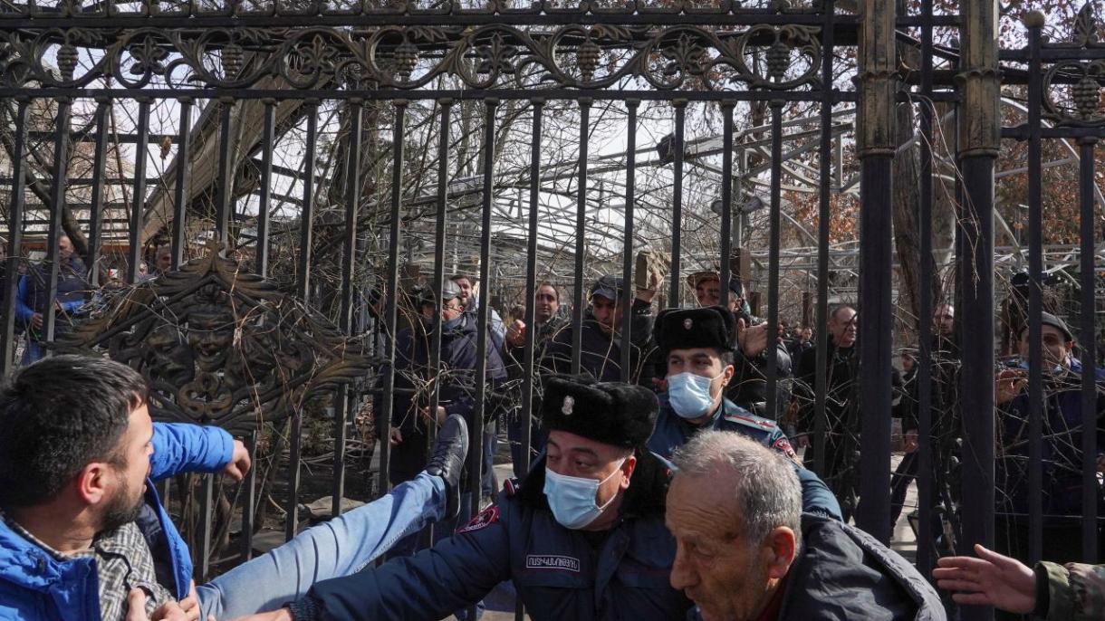 Арменияда кризис уланууда