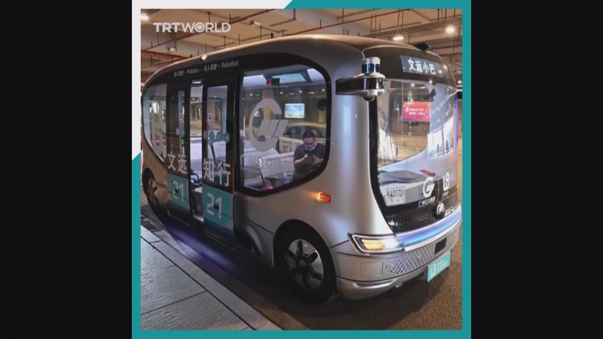 Gli autobus senza conducente sono stati visti per le strade di Guangzhou