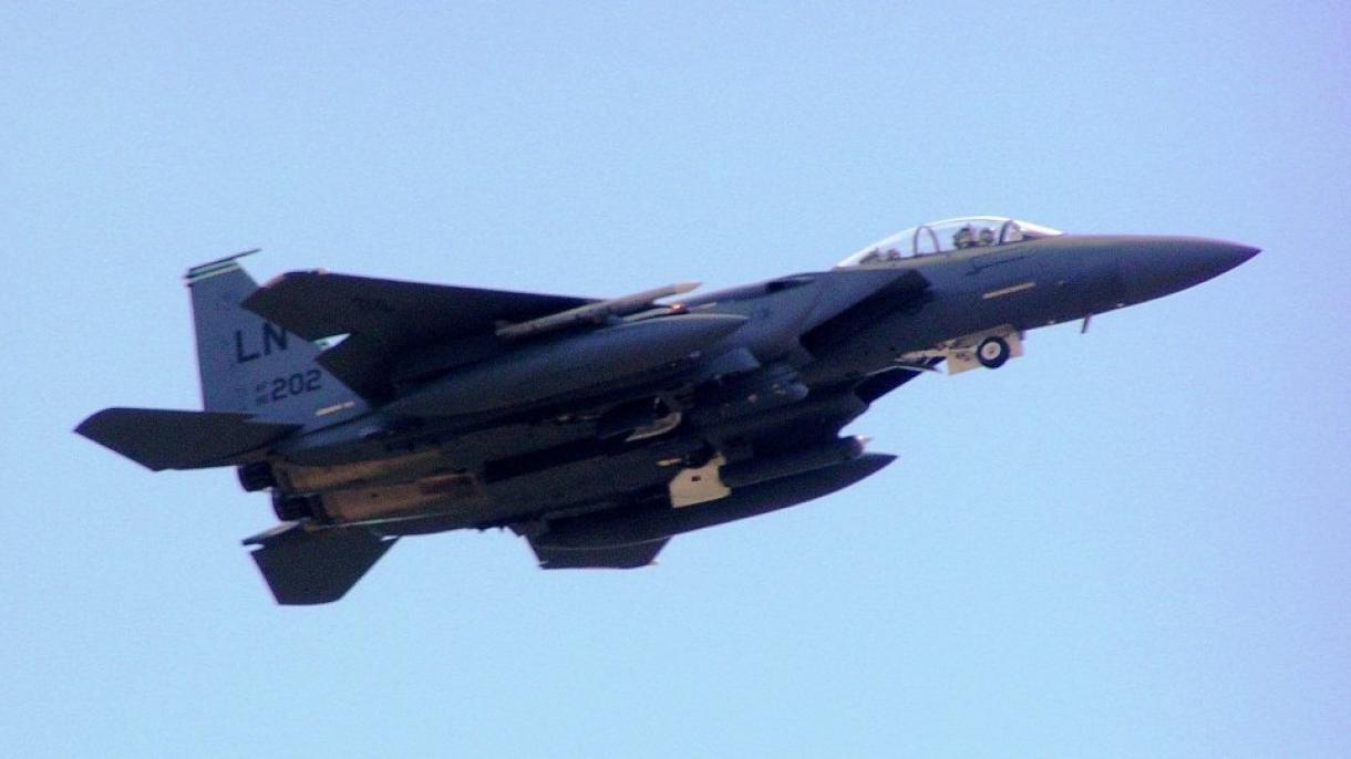 Un chasseur russe intercepte un avion de combat américain sur la mer Baltique