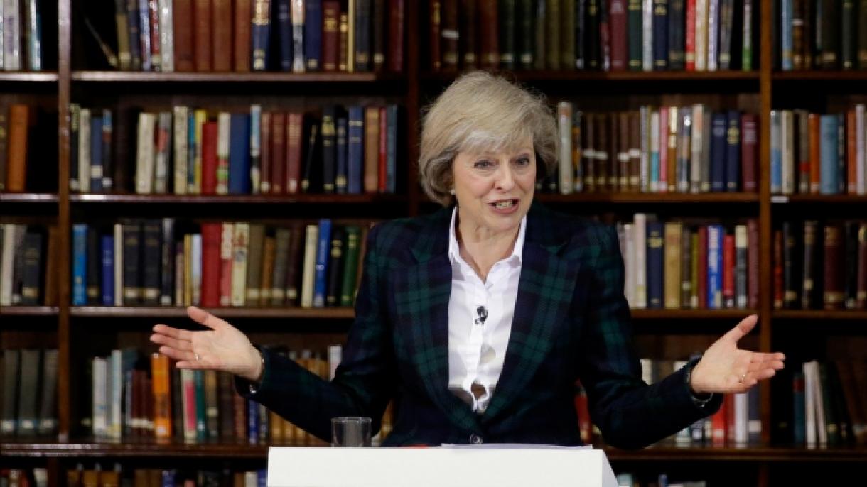 Bejelentette indulását Theresa May belügyminiszter